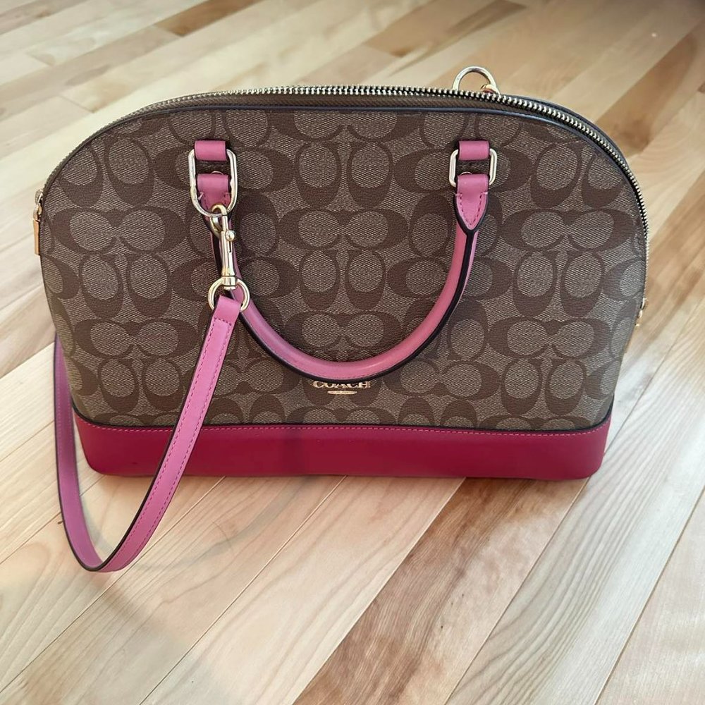 Coach Satchel in signature canvas